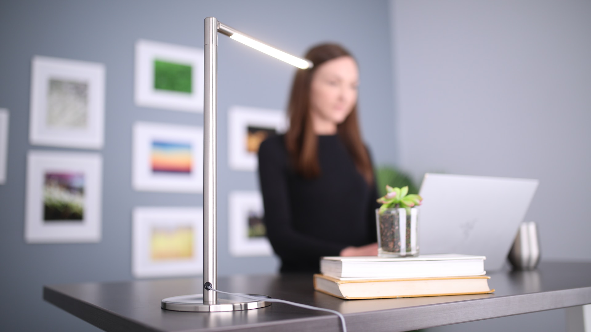 thestandingdesk-gzUgS9tFT0w-unsplash